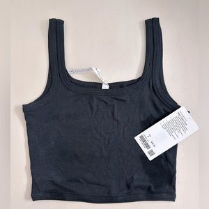 NWT womens Lululemon Held Tight Tank. Black, Sz 8. Fitted, thin rib, crop tank.